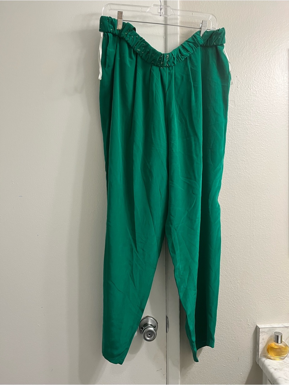Diane Von Furstenberg Emerald Green Silk pants hemmed I can custom it